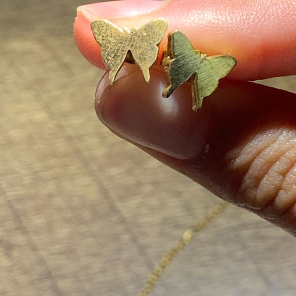 Gold stainless steel gold butterfly necklace with earrings - Picture 3 of 3